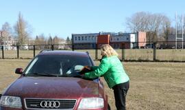 Ant vejos mašinas statantys klaipėdiečiai sulaukė baudų