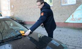 Ant vejos mašinas statantys klaipėdiečiai sulaukė baudų