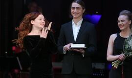 „Auksiniais scenos kryžiais“ pasidabino Gunteris Krameris ir opera „Don Karlas“