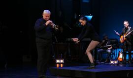 „Auksiniais scenos kryžiais“ pasidabino Gunteris Krameris ir opera „Don Karlas“