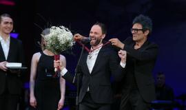 „Auksiniais scenos kryžiais“ pasidabino Gunteris Krameris ir opera „Don Karlas“