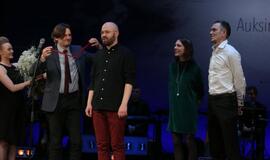 „Auksiniais scenos kryžiais“ pasidabino Gunteris Krameris ir opera „Don Karlas“