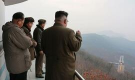 Šiaurės Korėja pranešė išbandžiusi naują galingą raketos variklį