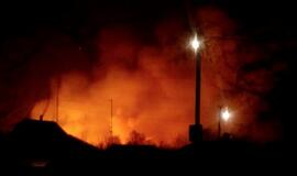 Ukrainoje - gaisras didžiausiame šalyje šaudmenų sandėlyje (video)