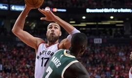 Jonas Valančiūnas atliko dvigubą dublį, o "Raptors" nugalėjo "Bucks" ekipą