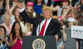 Minėdamas prezidentavimo šimtadienį, Donaldas Trampas užsipuolė JAV žiniasklaidą