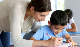 Neleidžia valdiškų mokyklų palikti už borto