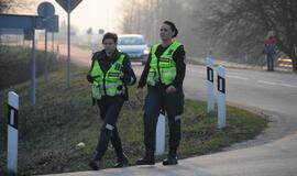 Naktiniai reidai: ir neblaivūs vairuotojai, ir bandymas papirkti