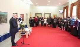 Ligoninę puošiantys meno darbai sugulė į albumą