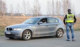 Naktiniai reidai: ir neblaivūs vairuotojai, ir bandymas papirkti