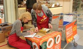 Maistą aukoja ir vežimais