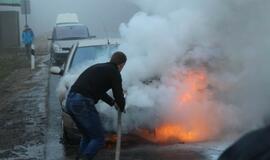 Kelyje Palanga-Klaipėda supleškėjo automobilis