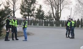 Naktiniai reidai: ir neblaivūs vairuotojai, ir bandymas papirkti