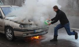 Kelyje Palanga-Klaipėda supleškėjo automobilis