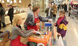 Maistą aukoja ir vežimais