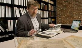 Su mokslininkais elgiasi kaip su mokinukais