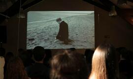 Trumpas kinas. Daina ekrane