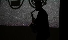 Trumpas kinas. Daina ekrane