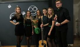 Trumpas kinas. Daina ekrane