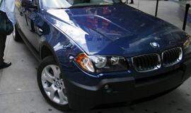 Vagys BMW palieka beveik nuogus