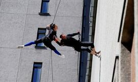 Ant teatro sienos - įspūdingas šokio ir akrobatikos šou