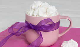 Bezė: saldūs bučiniai