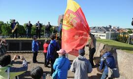 Piliavietėje iškilmingai pakelta Klaipėdos miesto vėliava