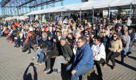 Piliavietėje iškilmingai pakelta Klaipėdos miesto vėliava