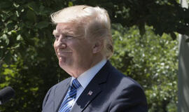 JAV vadovas ir Japonijos premjeras susitarė didinti spaudimą Šiaurės Korėjai