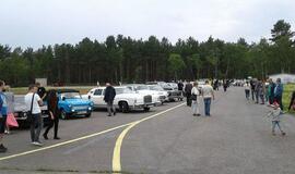 Nidos aerodrome "nutūpė" klasikiniai automobiliai