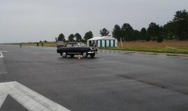 Nidos aerodrome "nutūpė" klasikiniai automobiliai