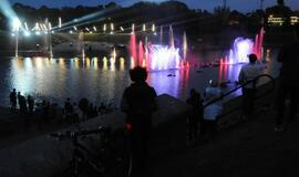 Jono kalnelis: fontanų ir pirotechnikos šou