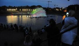 Jono kalnelis: fontanų ir pirotechnikos šou