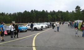 Nidos aerodrome "nutūpė" klasikiniai automobiliai