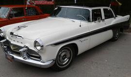 Nidos aerodrome "nutūpė" klasikiniai automobiliai