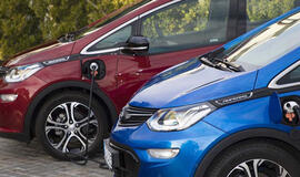 Elektromobilių daugėja, bet jie vis tiek - mažuma