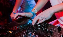 „Roko naktyse“ pasirodžiusios pašėlusios „Repetitor“ muzikantės: „Pusryčiams valgome čipsus!“