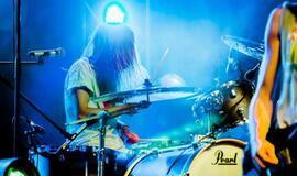 „Roko naktyse“ pasirodžiusios pašėlusios „Repetitor“ muzikantės: „Pusryčiams valgome čipsus!“