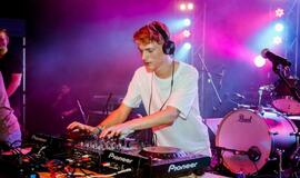 „Roko naktyse“ pasirodžiusios pašėlusios „Repetitor“ muzikantės: „Pusryčiams valgome čipsus!“