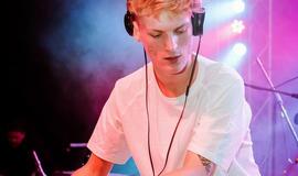 „Roko naktyse“ pasirodžiusios pašėlusios „Repetitor“ muzikantės: „Pusryčiams valgome čipsus!“