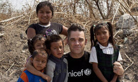 Robbie Williams pakviesti Į UNICEF misiją Malavyje vyksta Jazzu ir Donatas Montvydas