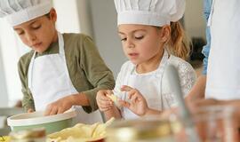 Vaikų džiaugsmui: pyragėliai su vaisiais