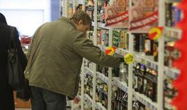 Apklausa: visų kategorijų alkoholinių gėrimų žmonės pirko mažiau