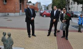 Suoliukas-skulptūra „Gyvybės mikroschema“. Atidarymas