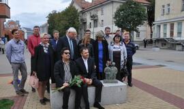 Suoliukas-skulptūra „Gyvybės mikroschema“. Atidarymas