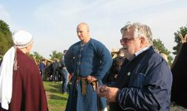 Ir susirinko klaipėdiečiai ant Žardės piliakalnio...