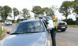 Policija tęsia reidus - tyko apsvaigusių vairuotojų