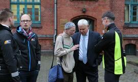 Lenktynės autobusu, automobiliu, elektriniu automobiliu ir dviračiu