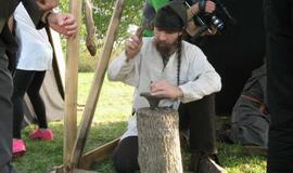 Ir susirinko klaipėdiečiai ant Žardės piliakalnio...