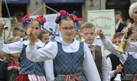 Rugsėjo 1-oji - su tautiniais akcentais